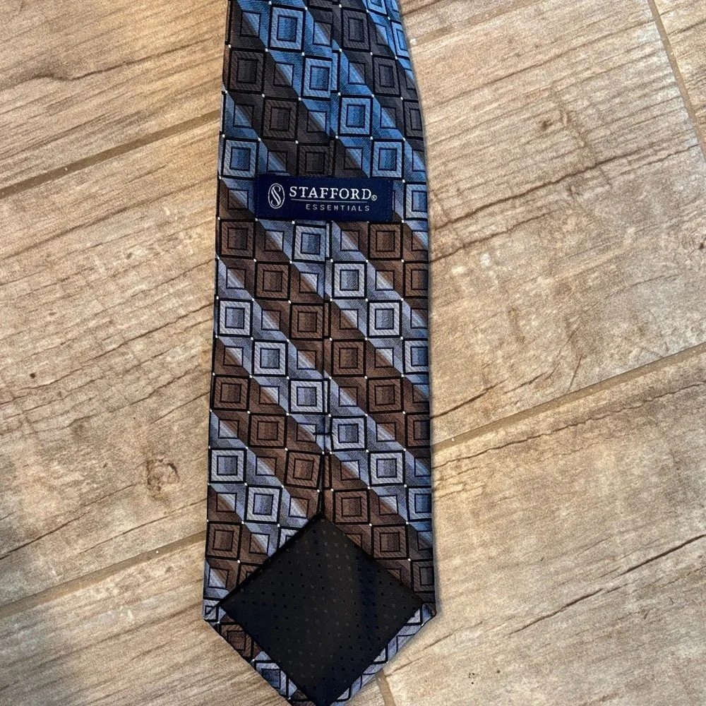 Stafford Blue and Brown Geometric Tie